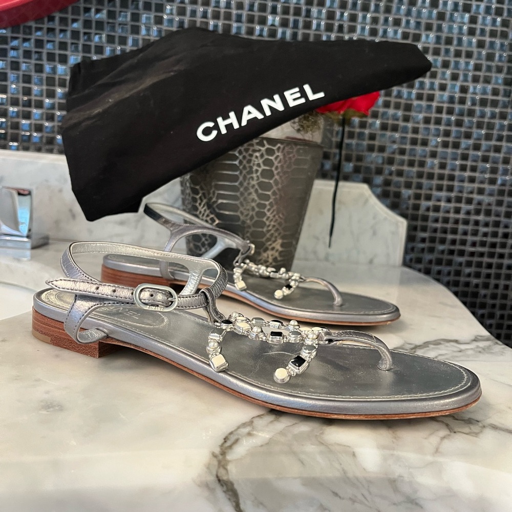 Authentic Chanel Pearl embellished sandals - Picture 14 of 17